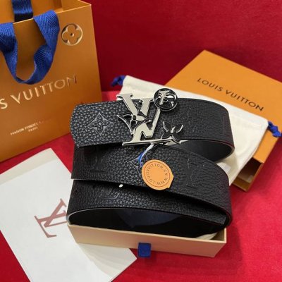 Loui* Vuitto* 新选腰带 顶级版本 精湛工艺 宽度4Cm 原厂荔枝纹面压刻有花型图案效果 进口柔软小牛皮底 搭配全新精钢鎏金色 鎏银色效果字母搭扣