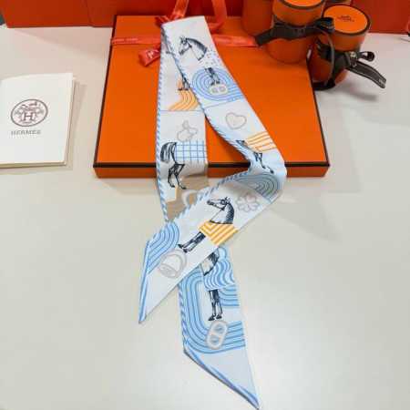 爱马仕Hermes“波普骏马”Twilly小丝巾。 Twilly真丝缎带 100%桑蚕丝 这款小巧的真丝配饰佩戴方式千变万化，可为您的日常造型增添灵动妙趣！ 法 - 点击图像关闭