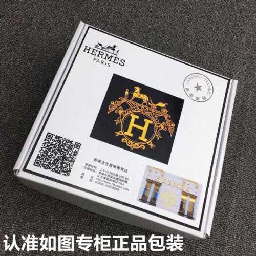 品牌：爱马仕.Hermes镶钻 型号：原单！请认准如图专柜包装 等级：意大利进口百分百头层牛皮，Hermes.爱马仕，世界著名奢侈品品牌。进口头层牛皮，国外专柜