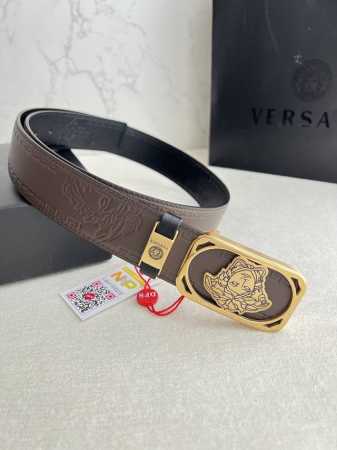 品名：Versace.范思哲原单腰带 皮带 型号：挂扣，经典人头纯钢材质扣头，头层牛皮，图片实物拍摄 材料：百分百头层牛皮，保证真皮。24K纯钢扣双面可用专柜同 - 点击图像关闭