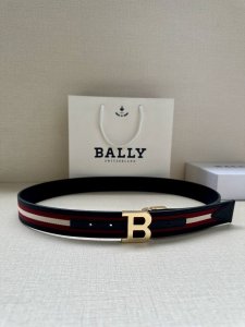 Bally巴利 专柜新款荔枝纹皮 男士休闲布配皮双用腰带 宽3.4Cm这款帆布腰带饰以蓝色和奶油色迷幻火车条纹，搭配蓝色皮表面，B字 搭扣更显纤细，采用钛金属色