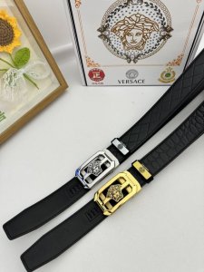 品名：Versace.范思哲 自动带 材质：原单牛皮腰带 百分百头层牛皮腰带保证真皮，24K纯钢扣，专柜原单品质、做工精细，时尚大牌，送人自用首选 包装： 请认