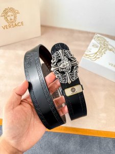 品名：Versace.范思哲原单腰带 皮带 DDD 型号：挂扣，经典人头纯钢材质扣头，头层牛皮，图片实物拍摄 DDD 材料：百分百头层牛皮，保证真皮。24K纯钢