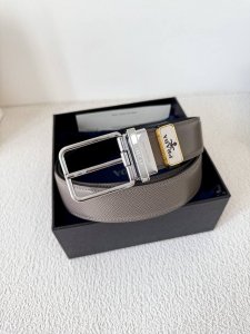 品名 普拉达.prada腰带 皮带原单 型号 针扣 原版经典精品旋转针扣 实物拍摄 双面头层牛皮 材料 百分百头层牛皮 保证真皮 专柜同等质量 旋转针扣 经典双