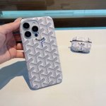 Goyard戈雅手机壳 半包油边壳 官网同步更新 型号：为了不出现报错型号，请打开本机查看手机设置显示的型号 Iphone16系列更新 Iphone16Pro