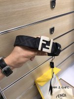 新款 Fd 宽35 Mm 支持Nfc 芯片扫描，标志造型皮带，原版亮面间纹F铆钉扣，进口原版 黑色小牛皮配原版老花制成，镀金表面金属制品，品质保证，非市场通货！