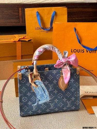 复刻版 原版布 Lv Onthego 新款丛林包 Onthego绝对是通勤工具包必备单品之一轻盈容量大百搭最最关键不娇气小号的尺寸刚刚好也不像老花的容易撞款 尺