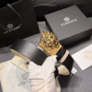 范思哲 宽4.0Cm 新款 双面皮革腰带，饰有珐琅Greca搭扣。Greca五金配件 双面搭扣