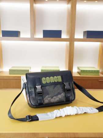蔻驰 官网同步 高版本 斜挎单肩背包 永恒不过时的标志性产品 纯原单牛皮 顶级五金制作 非市面普通版本 今年Coach最爱的款式 全部实拍 实用性非常高 完全不 - 点击图像关闭