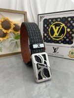 品名：Lv..路易..威登原单 材质：原单牛皮腰带 百分百头层牛皮腰带保证真皮，24K纯钢扣，专柜原单品质、做工精细，时尚大牌，送人自用首选 包装： 请认准如图
