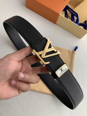 品名： Lv..路易..威登原单 型号：双面使用挂扣，图片实物拍摄 材料：双面头层牛皮，挂扣系列，纯钢质扣头，钯镀电镀工艺永不掉色。带身可双面使用，荔枝纹，专柜 - 点击图像关闭
