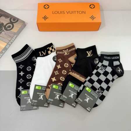 配包装 一盒5双 Lv 路易威登 超火男款袜子 纯棉面料，经典字母Logo船袜，个性时尚百搭款，！你值得拥有哦 超柔软材质，舒适透气，时尚百搭款 - 点击图像关闭