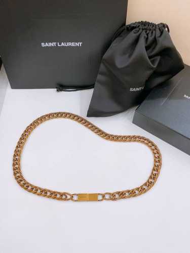 圣罗兰 Ysl 腰链时髦必备 黄铜金属链条的设计 增添了一抹时尚的亮光 轻松应对各种场合 无论是日常出街还是重要聚会都能成为您的时尚加分项 尺寸75-95欧