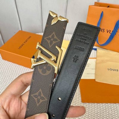 驢家女士腰帶 寬度3Cm 全新風格定制帆布面料襯托細膩的進口小牛皮 皮帶末端有金色金屬花卉點綴 花卉側面視有Logo鋼印標識 搭配新款字母搭扣 雙面用 經典百搭