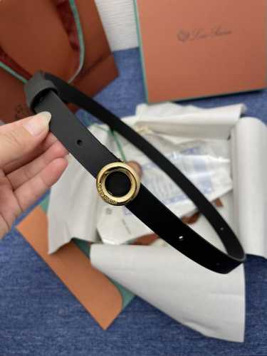 品牌：Loro Piana 诺悠翩雅 特 正品尺寸经典男士休闲腰带，柔软alsavel制成，镀钯金属扣带有loro Piana标志 全新推出 面