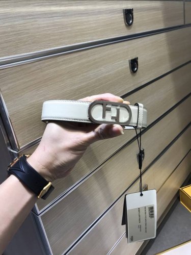配送专柜包装 打孔针 特批 宽30Mm，原单进口双面头层牛皮，搭配原单钌钯电镀F扣，支持Nfc手感.油边近乎完美，原产皮料定制，质感无可挑剔，出众的细节，高清实
