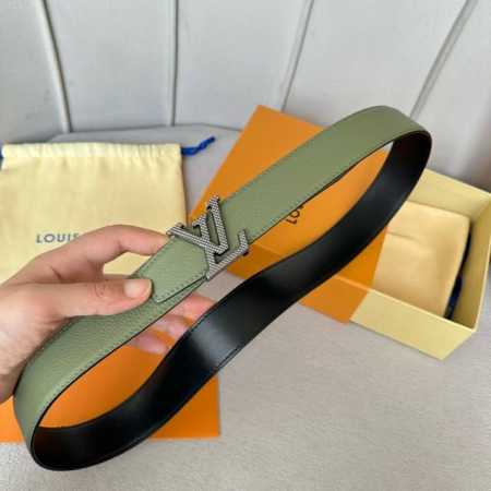 特 寬度：35Mm Lv S-Lock系列 精緻的字母搭扣 搭配驢家法國原廠荔枝紋皮料 手感超好 雙面用 - 点击图像关闭