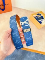 品名： Lv..路易..威登腰带皮带原单 DDD 型号：挂扣，经典纯钢材质挂扣，头层牛皮，图片实物拍摄 DDD 材料：头层牛皮，挂扣系列，纯钢材质扣头，钯镀电镀