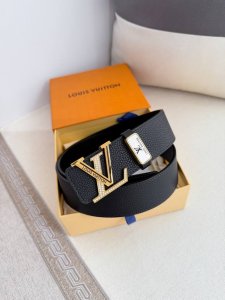 品名： Lv..路易..威登腰带皮带原单 型号：挂扣，经典纯钢材质镶钻挂扣，头层牛皮，图片实物拍摄 材料：头层牛皮，挂扣系列，纯钢材质扣头，钯镀电镀工艺永不掉色