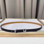 Epsom小牛皮腰带 搭配镀钯皮带扣 精致打磨钻石闪耀效果 15Mm Epsom小牛皮腰带 搭配镀钯皮带扣 精致打磨钻石闪耀效果 15Mm