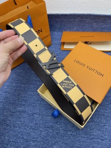 Lv.路易威登 全套包装 原版品质 代工厂货品 40Mm宽度 正品一体铸造五金钢扣，原厂皮料 双面原厂定制面料，区别市场货
