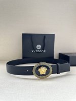 宽度3.8Cm Versace 皮带，配有立体La Medusa双面搭扣，一面饰有Barroco印花。 La Medusa搭扣 腰带环 底面料：100%牛皮