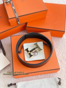 款 H Day 精品五金 搭配进口Togo皮 宽度38Mm 以其精湛工艺高品质材料和经典设计备受推崇 是男士腰带顶级选择 简约大气 适合商务和休闲场合 产品手感