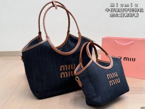 配盒 Miumiu缪缪 菜篮子托特包 怎么背都好看 手感很好 满足任何造型 尺寸34 28 23 18