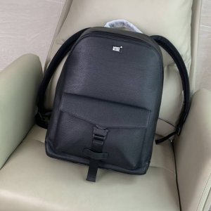 顶级专柜老鼠高端狠货 最新火爆款万宝龙双肩背包大量出货啦,叫嚣专柜货顶级原单货纸上谈兵吹牛皮的咱不会，请让狠货说话。款式可以复制抄袭，材料做工骗不了懂的人。里外