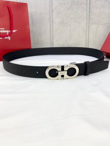 特P180 宽度3.5Cm Ferragamo（菲拉格慕）牙签纹双面头层牛皮配有复古金属Gancio扣。该皮带可调节，且能根据需要剪裁达到修身效果 /