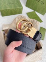 高端品質，實物拍攝 特 配全套禮盒 古馳：專櫃品質雙面頭層牛皮,可雙面使用.旋轉雙G純銅五金扣。金屬配件深受品牌輝煌的70年代經典設計所影響，得以重新詮釋。