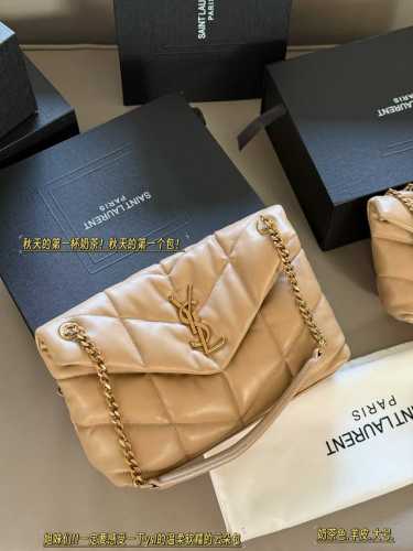 配盒 羊皮 Size：23*16Cm 小 29*22Cm 大 Ysl 云朵包包 Loulou Puffer 绗缝小羊皮包 犹如怀抱云朵般的感受