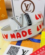 皮带：Lv..路易..顶级原单复刻- 腰带：百分百进口原厂头层牛皮，保证真皮。双层铆钉设计24K纯钢扣涂鸦彩绘图案艺术双面可用专柜同等质量， 送人自用首选 包装