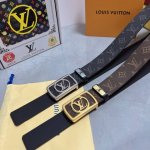 品名：Lv..路易..威登原单 材质：原单牛皮腰带 百分百头层牛皮腰带保证真皮，24K纯钢扣，专柜原单品质、做工精细，时尚大牌，送人自用首选 包装： 请认准如图