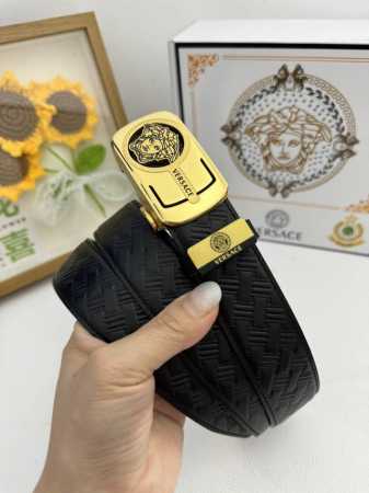 品名：Versace.范思哲 自动带 材质：原单牛皮腰带 百分百头层牛皮腰带保证真皮，24K纯钢扣，专柜原单品质、做工精细，时尚大牌，送人自用首选 包装： 请认 - 点击图像关闭