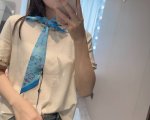 香奈儿Twilly小丝巾来了，Chanel 卡通字母 名副其实的小可爱， 人手三条闭眼收，我都不拦着 N久都没有见过这么好看的Twilly 真的是真香本香了，凹
