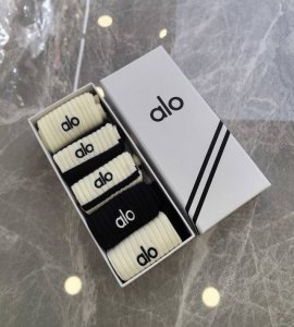 特 配包装 Alo 新款双针刺绣中长筒款堆堆袜袜子！一盒五双， 专柜同步筒款袜子，大牌出街，潮人必备超好搭