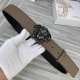 宽度4.0Cm。Versace 范思哲 此款腰带饰有标志性的Versace美杜莎头像带扣，彰显品牌格调。是一款精美的衣橱必备单品。