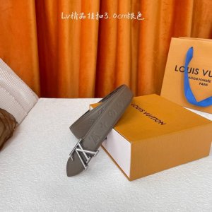 Louis Vuitton ：经典原单品质，一面经典印花一面荔枝纹底，原单精品挂扣，精工制作，细节看图，实物拍摄，高端奢华，宽度3.0Cm