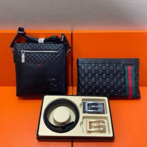 古驰Gucci 头层皮质组合礼盒包装腰带俩款包包超级组合 公文包包是很实用的选择。手提包日常是非常适合的。 双扣皮带：头层皮质带身搭配3.5Cm广州原版扣头 尺