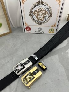 品名：Versace.范思哲 自动带 材质：原单牛皮腰带 百分百头层牛皮腰带保证真皮，24K纯钢扣，专柜原单品质、做工精细，时尚大牌，送人自用首选 包装： 请认