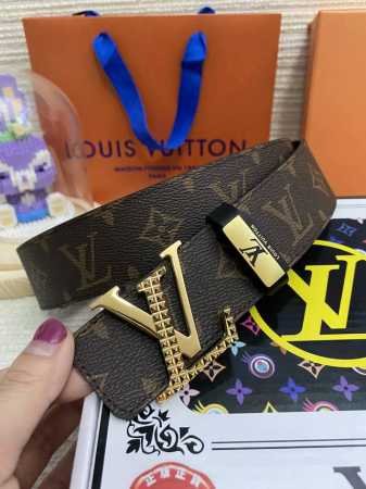 品名：Lv..路易..威登原单 材质：原单牛皮腰带 百分百头层牛皮腰带保证真皮，24K纯钢扣，专柜原单品质、做工精细，时尚大牌，送人自用首选包装： 请认准如图专 - 点击图像关闭