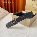 特 Loewe 罗意威 专柜同款 新款压花 选用柔软双面小牛皮制作，时尚百搭，宽3.2Cm