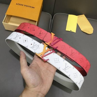 寬：40Mm L0Uis Vuitt0N 男士新品原單腰帶.專櫃正品編碼！寬度40毫米 .雙面均可使用 一面為柔軟的十字紋小牛皮 另一面配以色彩繽紛的帆布製作