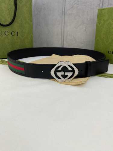 宽度4.0Cm Gucci 经典帆布织带腰带，配以织纹皮质滚边和双G原单镶钻钢扣。绿色 红色 绿色棉质帆布编织腰带，配以黑色头层牛皮