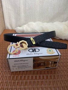 品名：菲拉格幕 原单皮带 材质：原单牛皮腰带 百分百头层牛皮腰带保证真皮，24K纯钢扣，专柜原单品质、做工精细，时尚大牌，送人自用首选 包装： 请认准如图专柜包