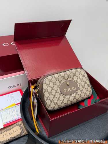 礼盒包装 升级品质！配皮 再次沦陷！慵懒感十足肖战同款 Gucci 肖战同款虎头相机包 一眼惊艳的复古慵懒感相机包 筒幻干浄的清爽方正包型 复古风 学院风 中性
