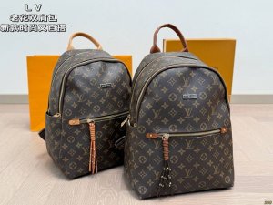 Lv双肩包时尚又百搭 具有独特的艺术气息 简单百搭 颜值高 日常出街首选 尺寸26 35