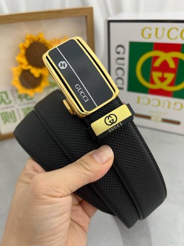品名：古奇.Gu...Ci 自动带 材质：原单牛皮腰带 专柜原单品质、做工精细，时尚大牌，送人自用首选 包装： 请认准如图专柜包装赠送打孔器手提袋专柜礼盒宽度3