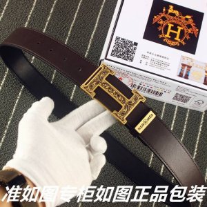 品名：爱玛仕.Her..Mes原单 型号：认准如图专柜包装，赠送打孔器 材料：百分百头层牛皮皮带，24K纯钢扣中间带Logo字母保证真皮。专柜同等质量， 送人自